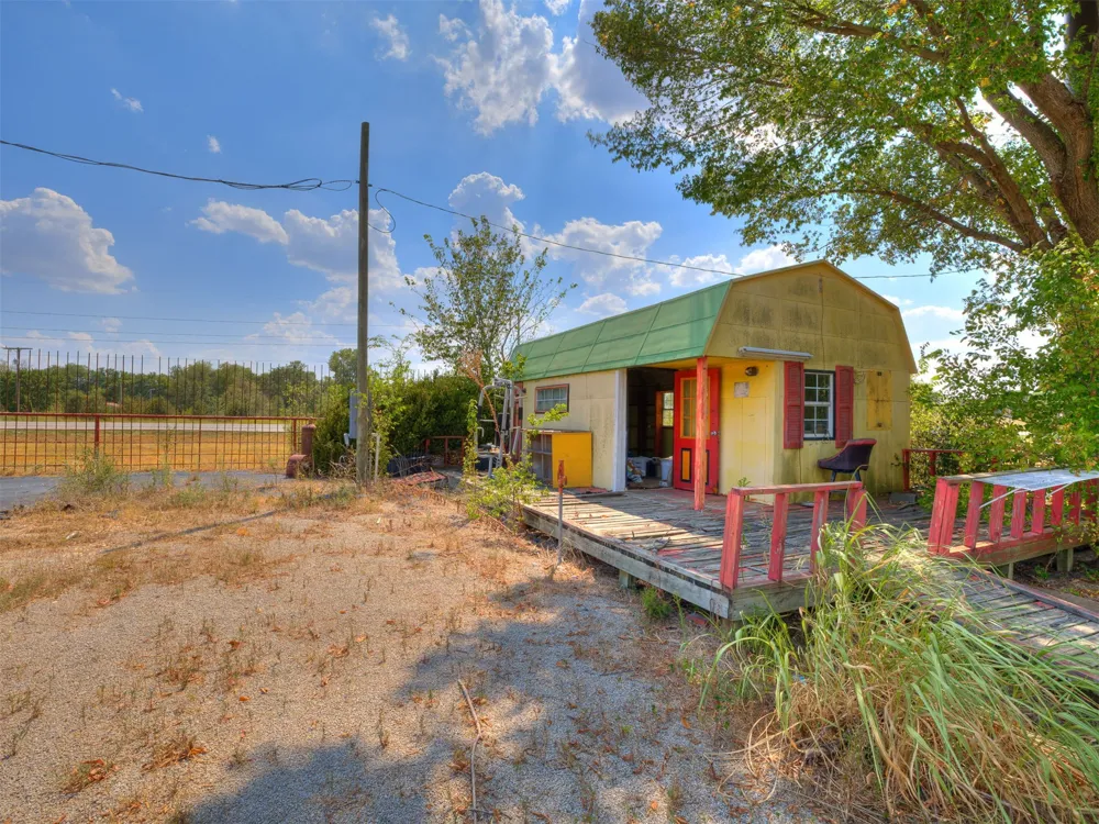 9711 US Highway 60 Road Nowata, OK 74048