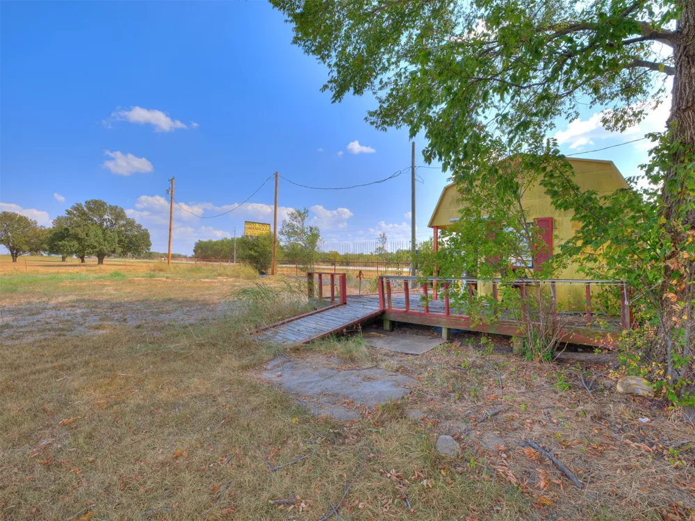 9711 US Highway 60 Road Nowata, OK 74048