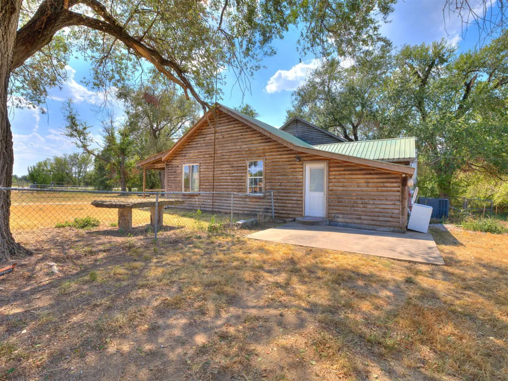 9711 US Highway 60 Road Nowata, OK 74048