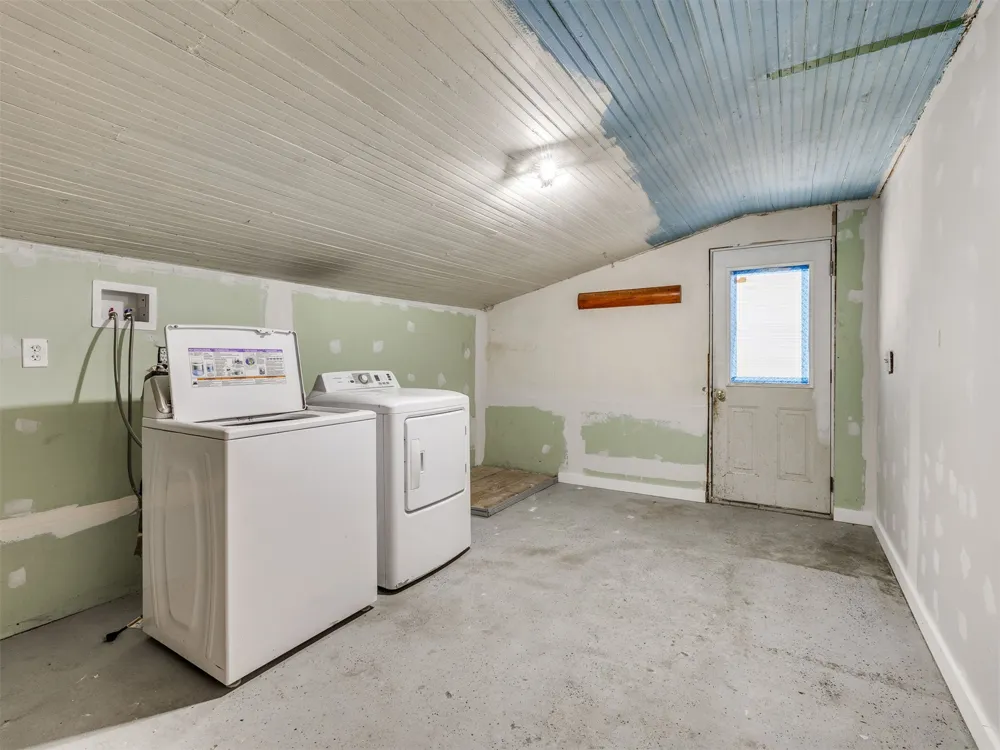 9711 US Highway 60 Road Nowata, OK 74048