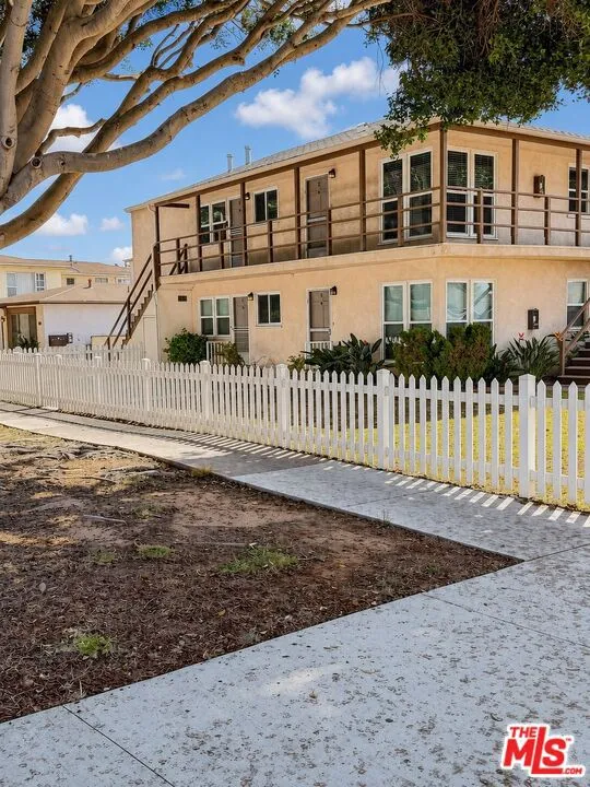 2301 14th Street #B Santa Monica, CA 90405