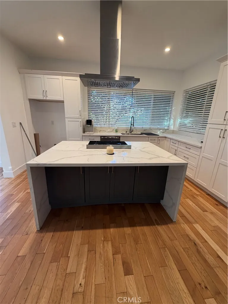 5501 Crebs Tarzana, CA 91356