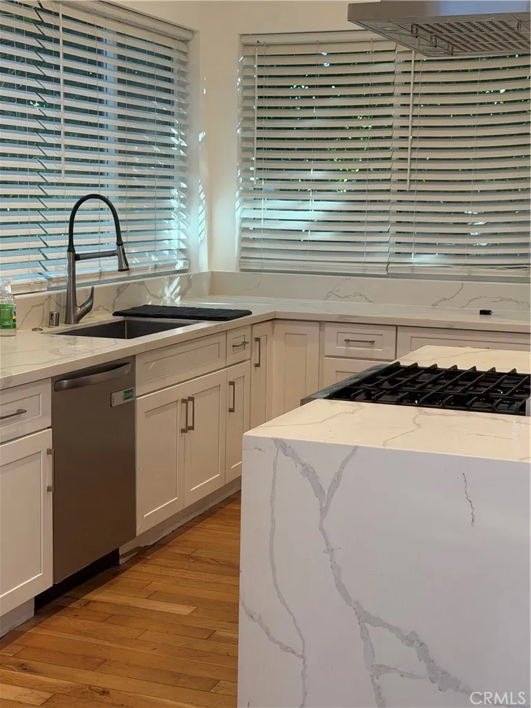 5501 Crebs Tarzana, CA 91356