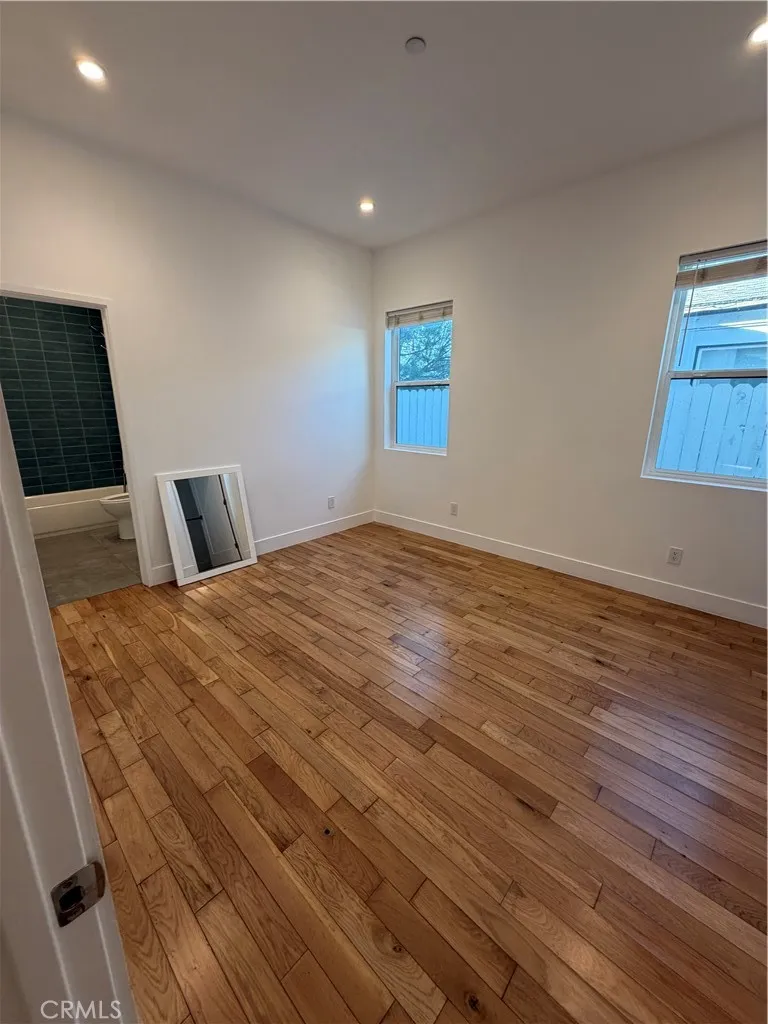 5501 Crebs Tarzana, CA 91356