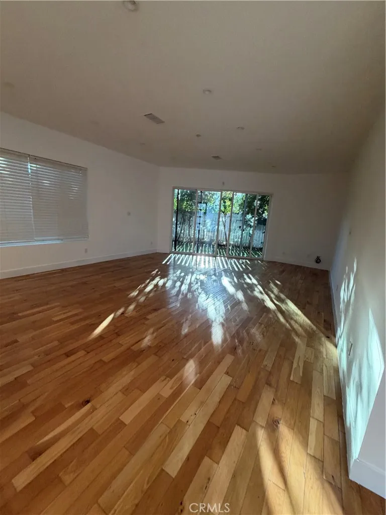 5501 Crebs Tarzana, CA 91356