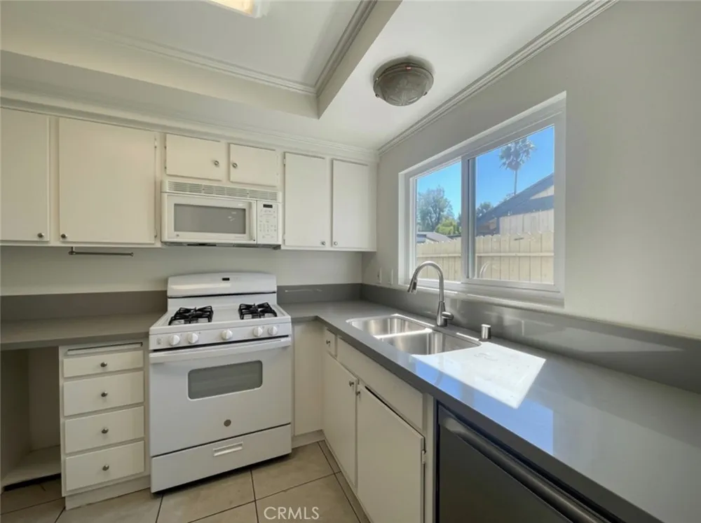 4526 Heil Huntington Beach, CA 92649