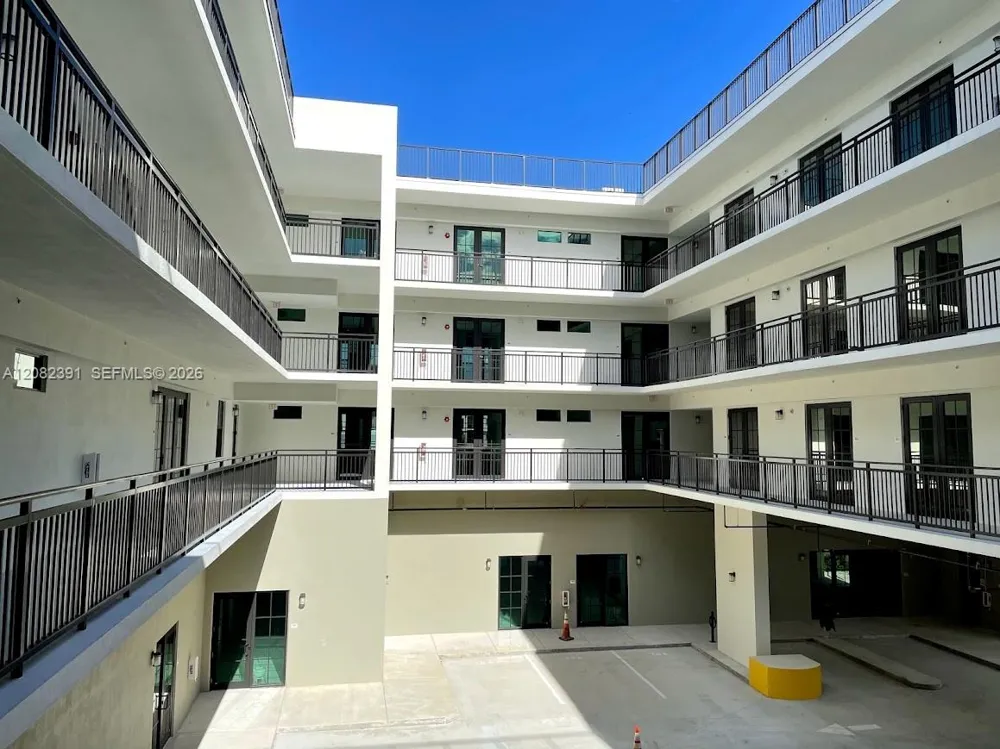 4100 SW 64th Ave #204 Davie, FL 33314