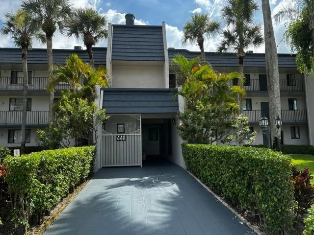 4411 TREVI COURT #305 Lake Worth, FL 33467