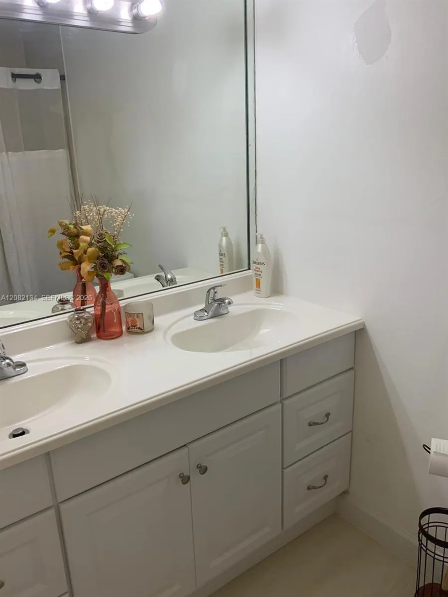 11183 NW 7th St #104 Miami, FL 33172