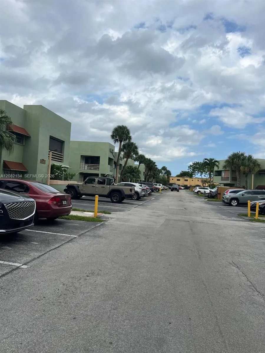 11183 NW 7th St #104 Miami, FL 33172
