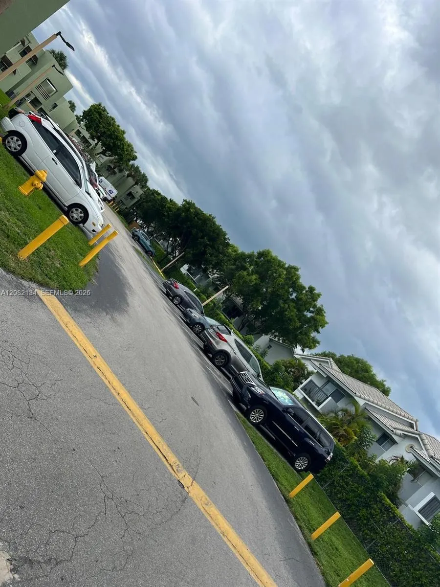 11183 NW 7th St #104 Miami, FL 33172
