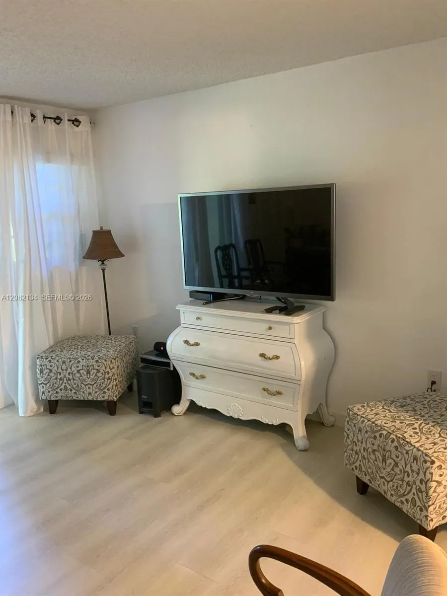11183 NW 7th St #104 Miami, FL 33172