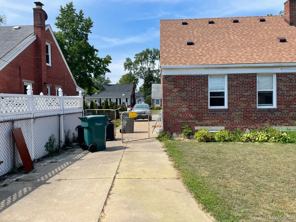 1714 Mayburn Street Dearborn City, MI 48128