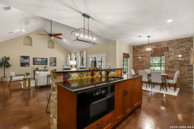 11154 Moorway Helotes, TX 78023