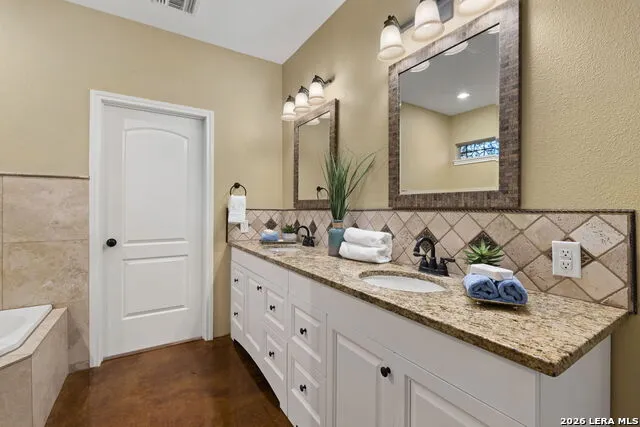11154 Moorway Helotes, TX 78023