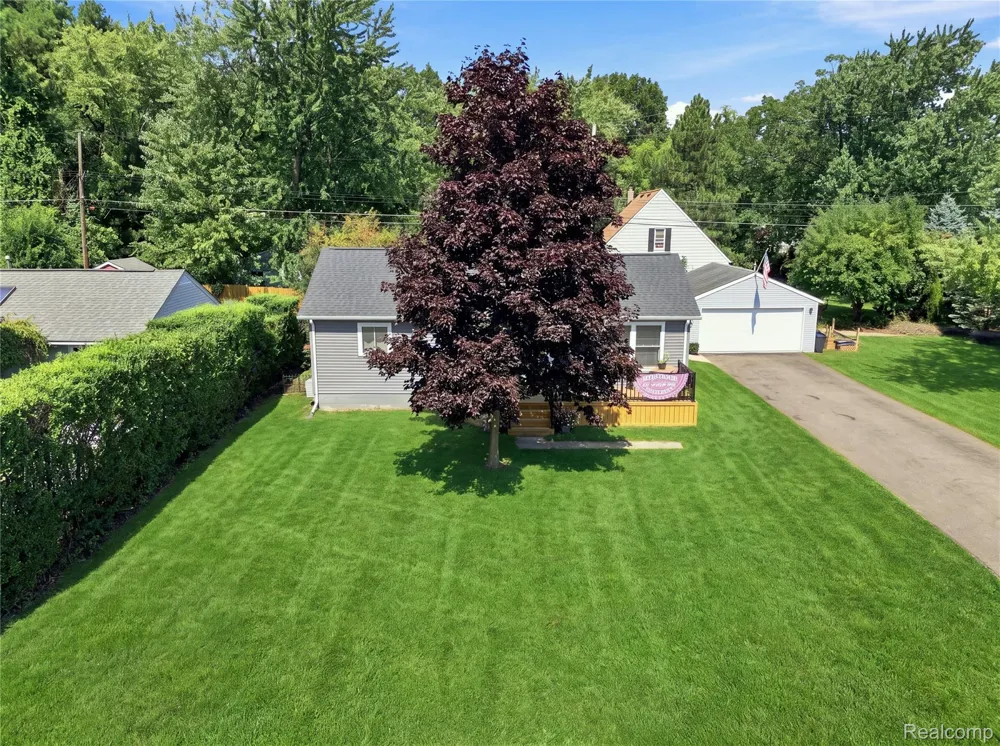 5508 Clinton River Drive Waterford Charter Township, MI 48327
