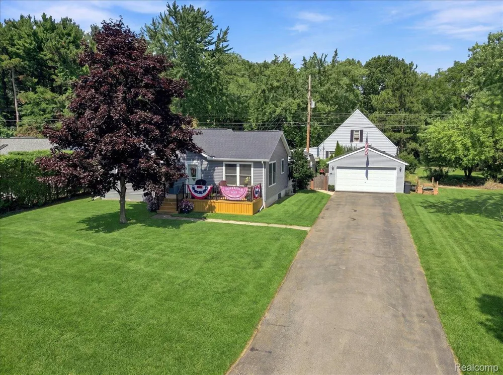5508 Clinton River Drive Waterford Charter Township, MI 48327