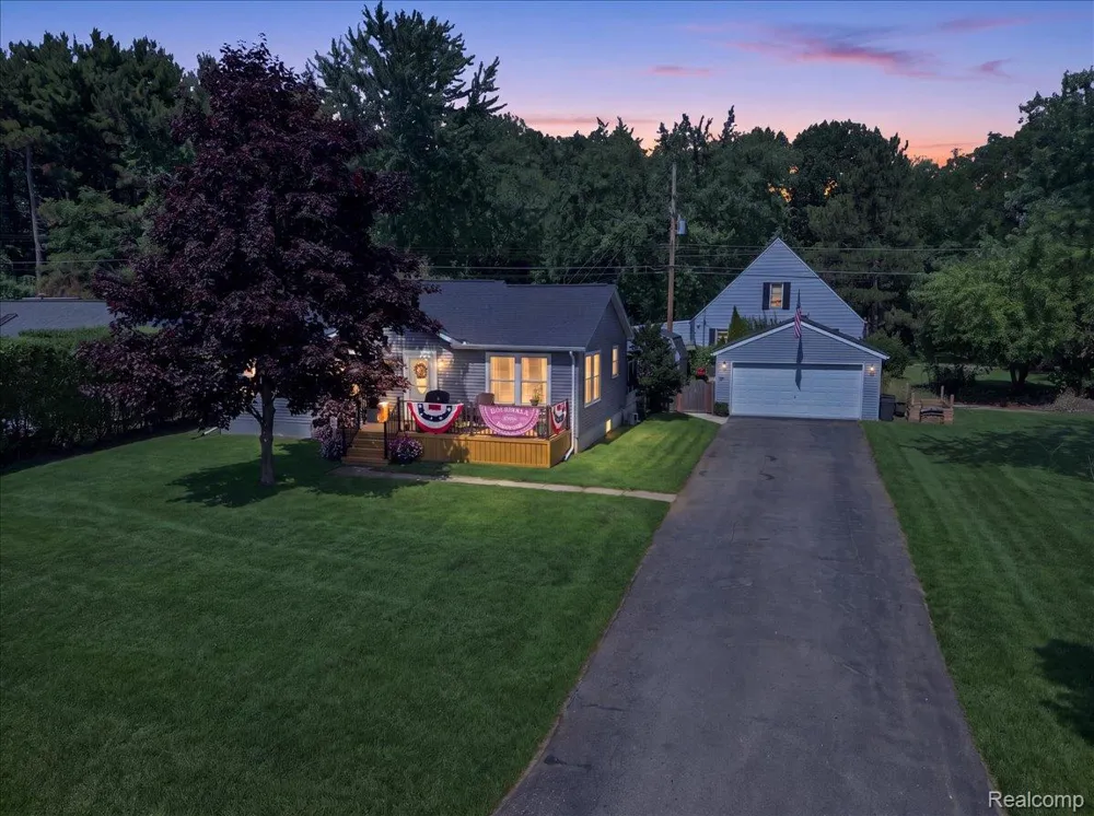 5508 Clinton River Drive Waterford Charter Township, MI 48327