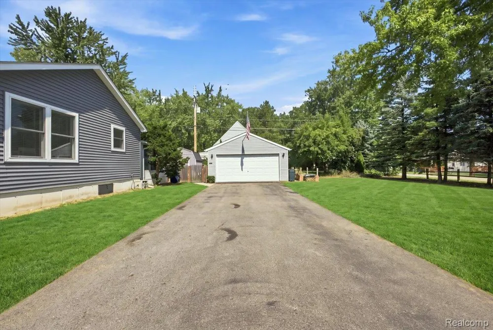 5508 Clinton River Drive Waterford Charter Township, MI 48327