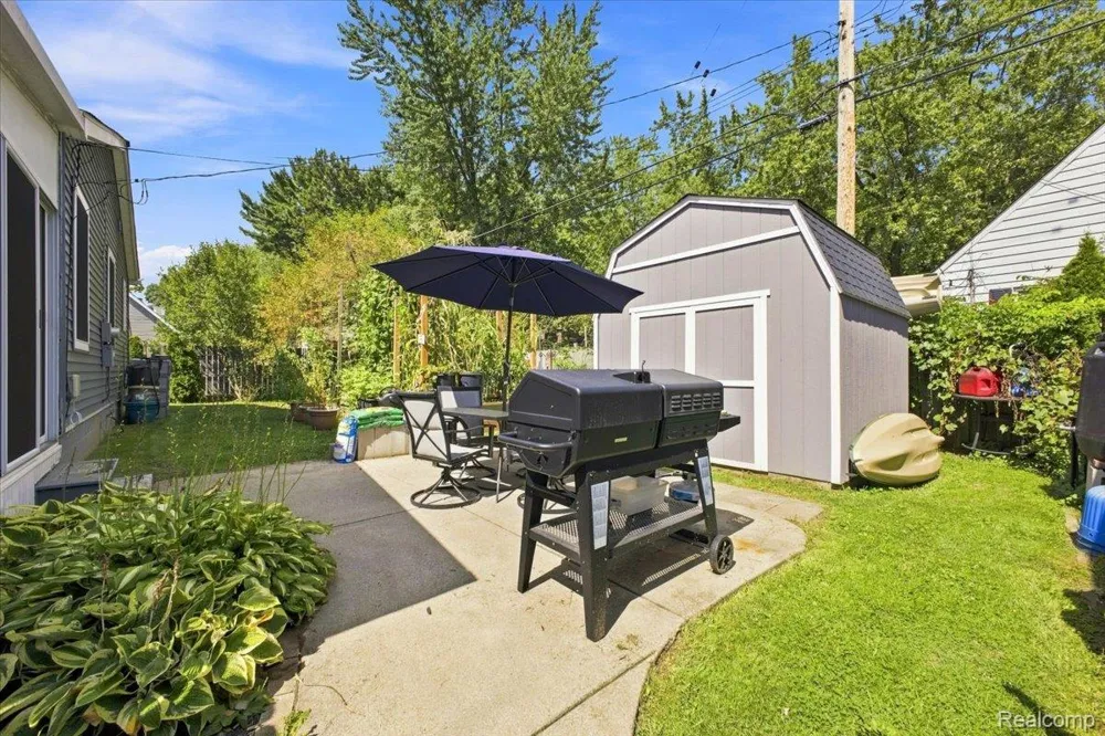 5508 Clinton River Drive Waterford Charter Township, MI 48327