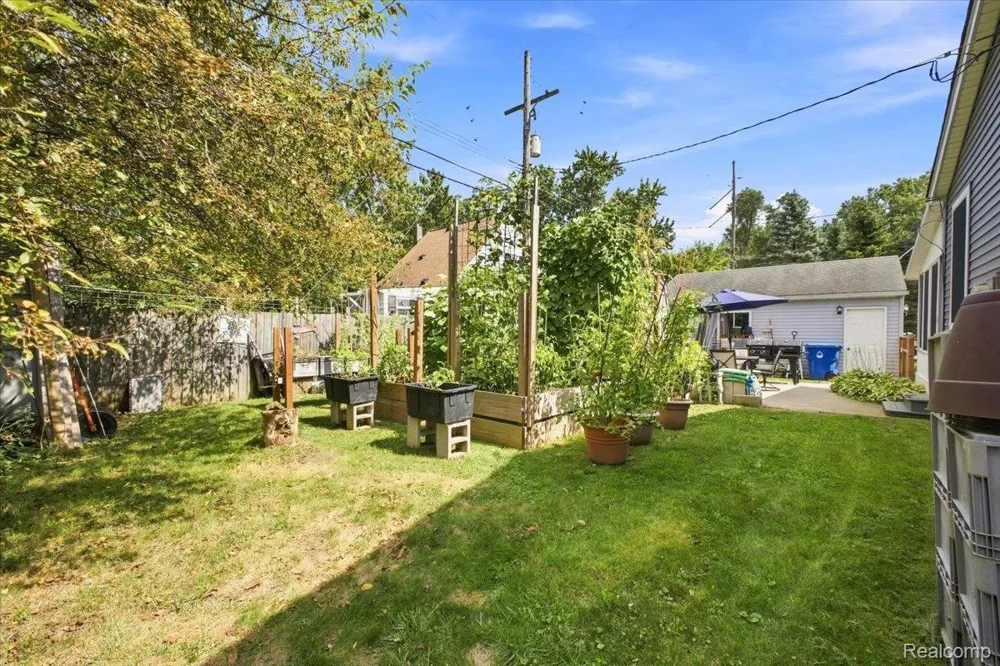 5508 Clinton River Drive Waterford Charter Township, MI 48327