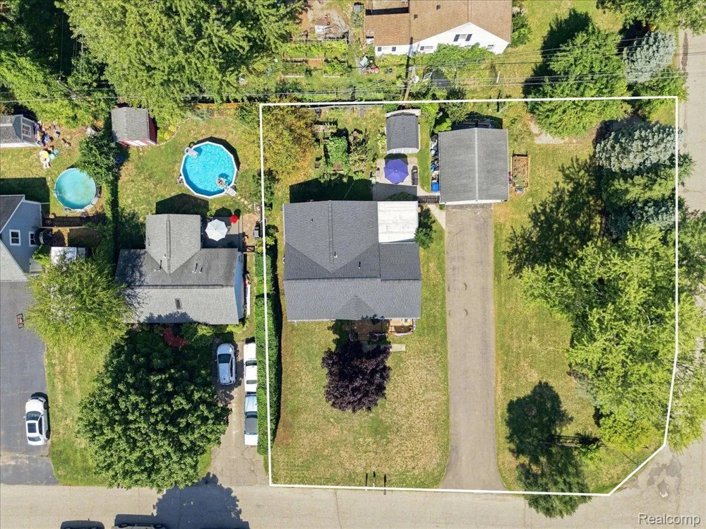 5508 Clinton River Drive Waterford Charter Township, MI 48327