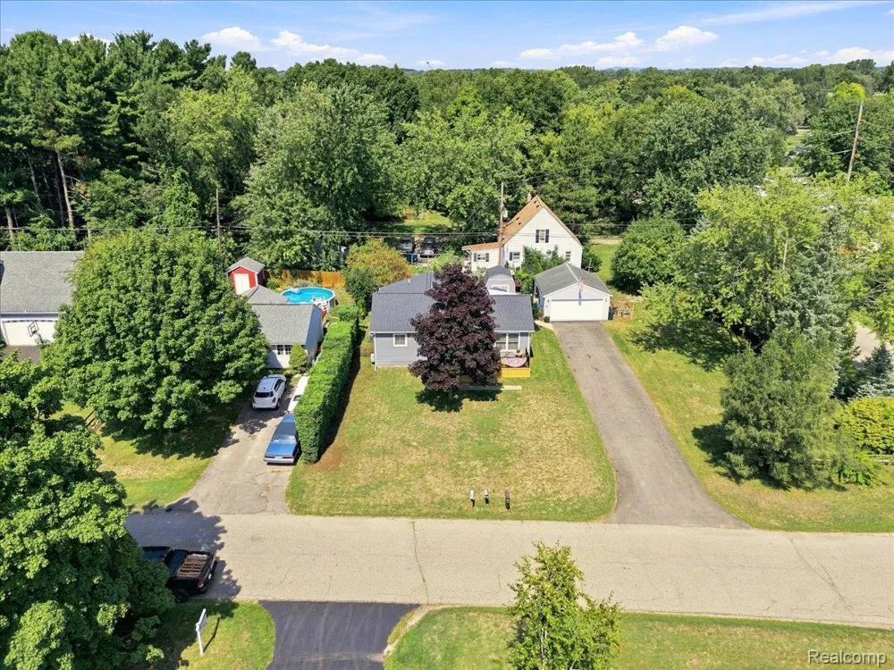 5508 Clinton River Drive Waterford Charter Township, MI 48327