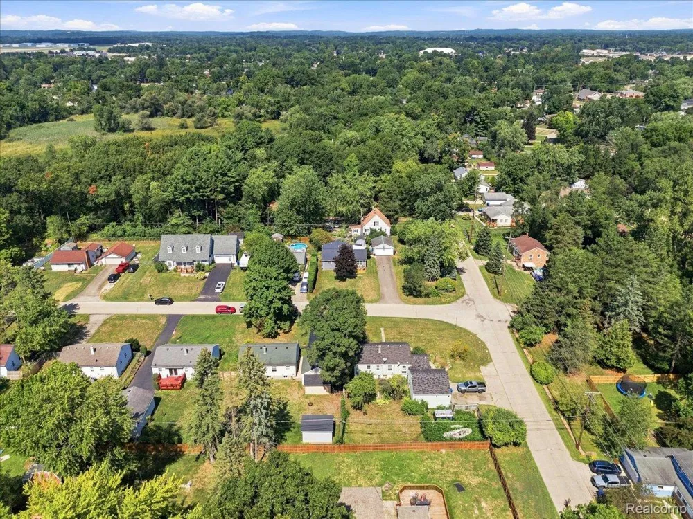 5508 Clinton River Drive Waterford Charter Township, MI 48327
