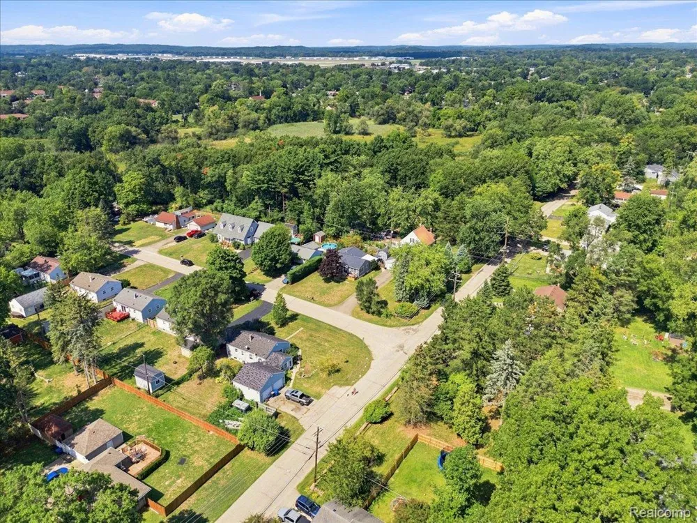 5508 Clinton River Drive Waterford Charter Township, MI 48327