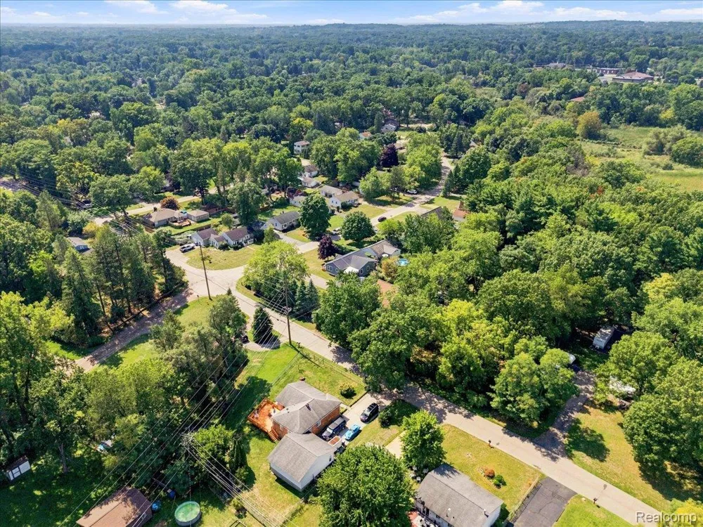5508 Clinton River Drive Waterford Charter Township, MI 48327