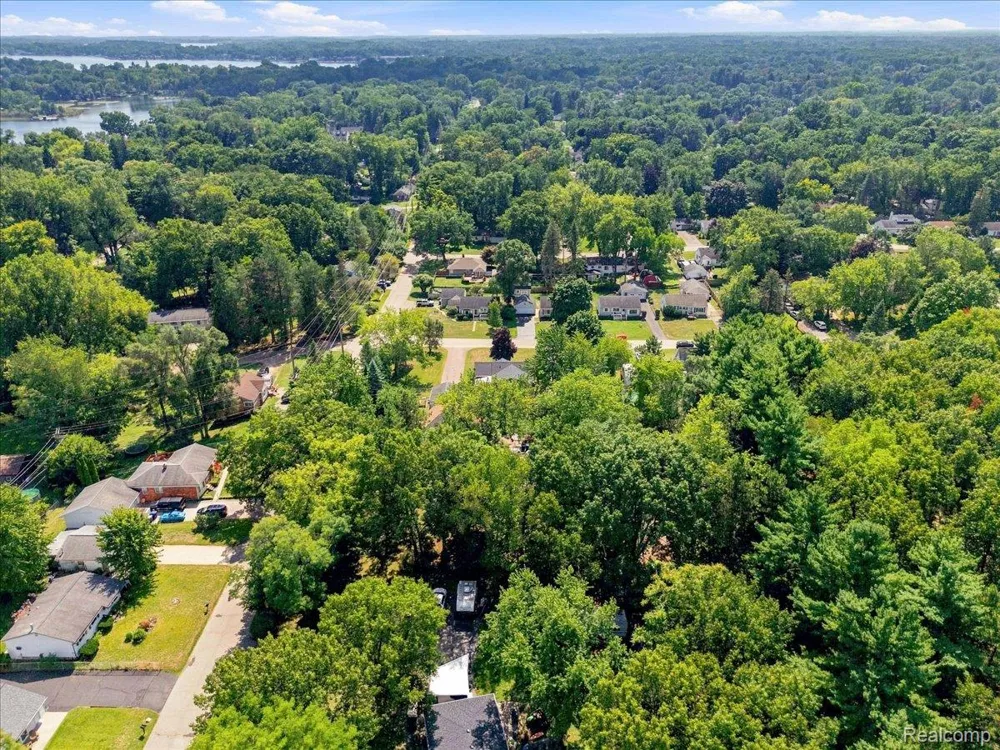 5508 Clinton River Drive Waterford Charter Township, MI 48327
