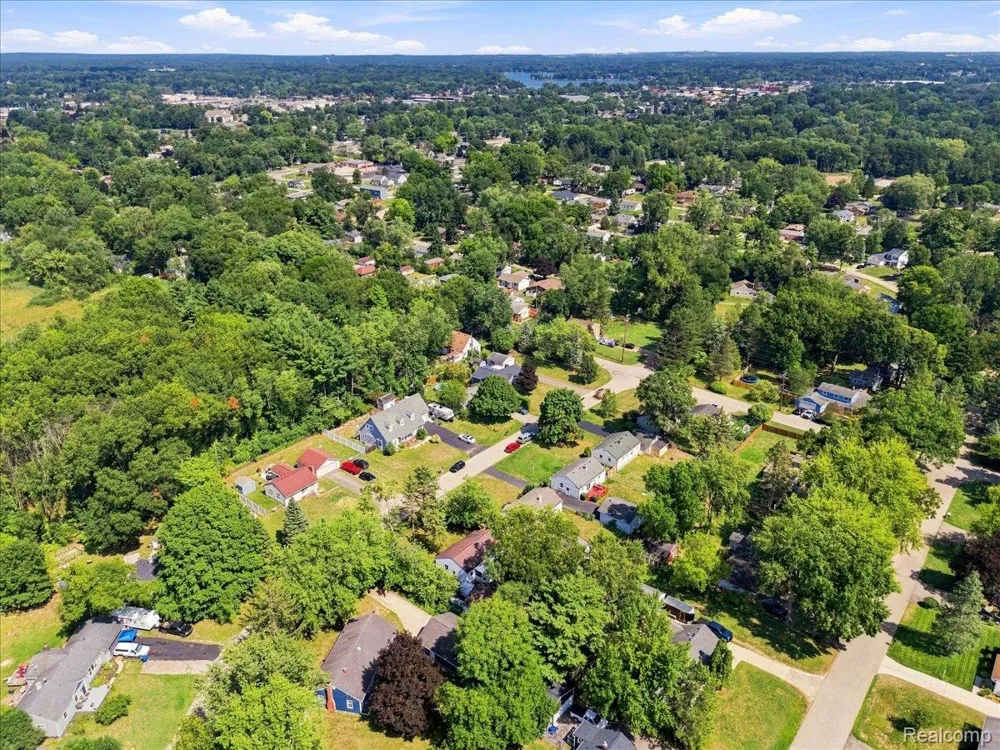 5508 Clinton River Drive Waterford Charter Township, MI 48327