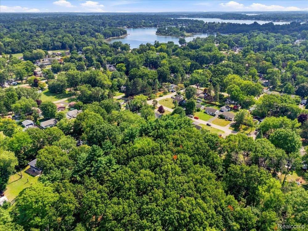 5508 Clinton River Drive Waterford Charter Township, MI 48327