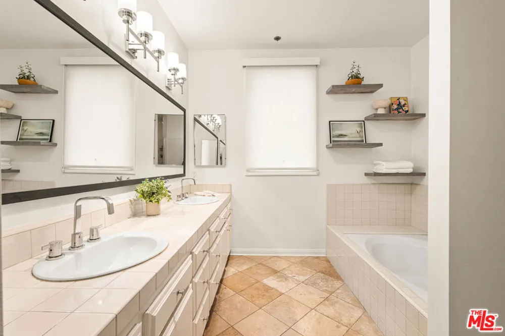 1370 Kelton Avenue #106 Los Angeles, CA 90024