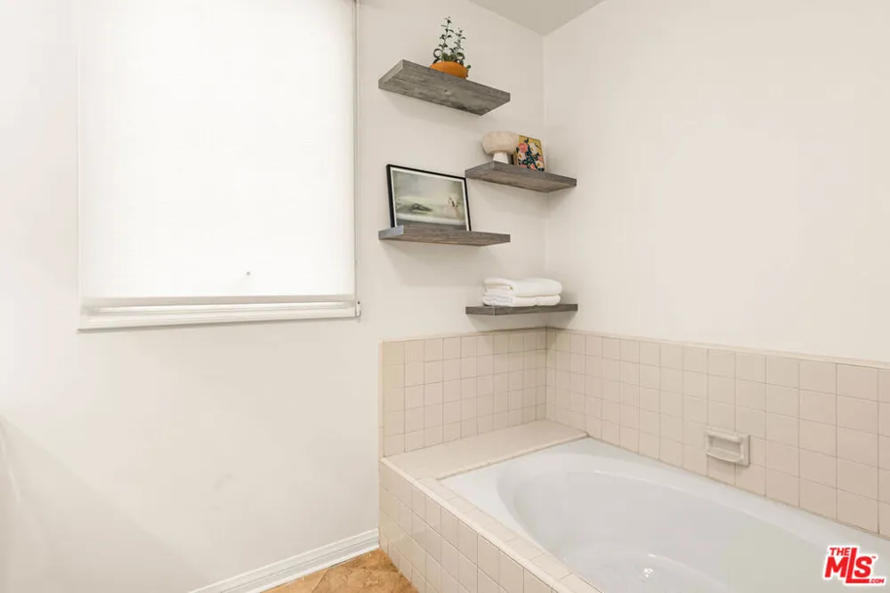 1370 Kelton Avenue #106 Los Angeles, CA 90024