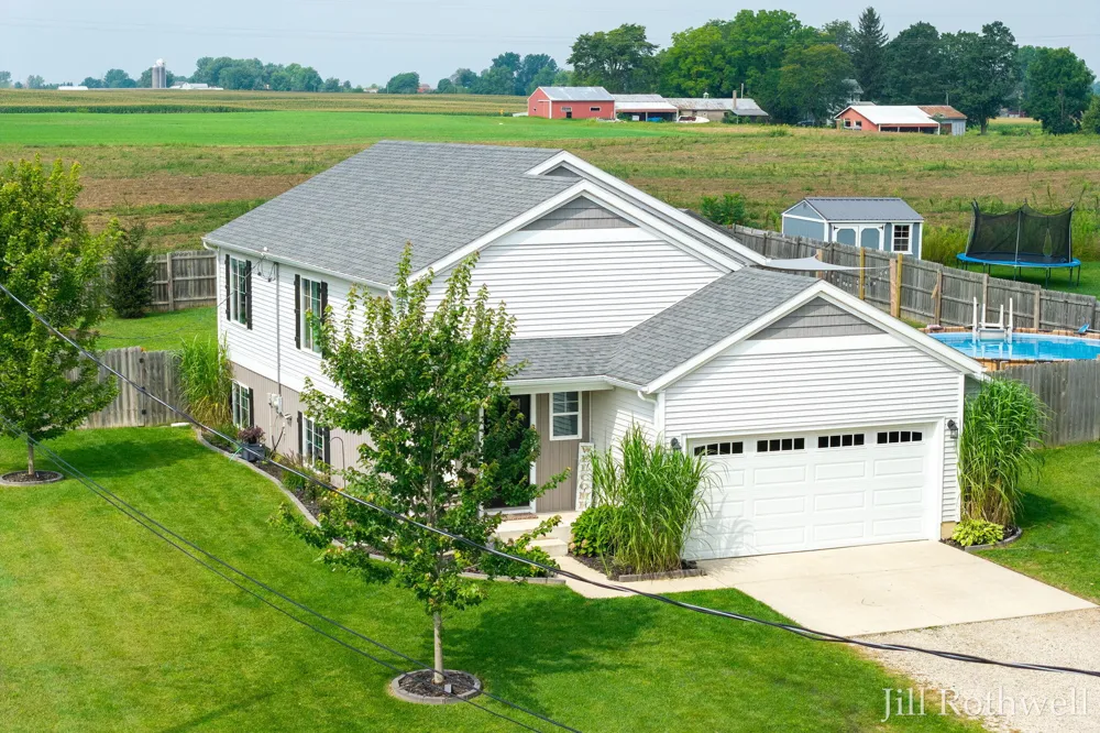19819 Daggett Avenue Conklin, MI 49403