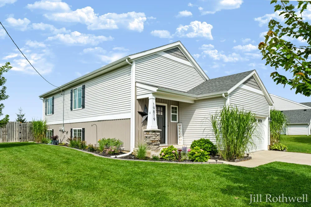 19819 Daggett Avenue Conklin, MI 49403