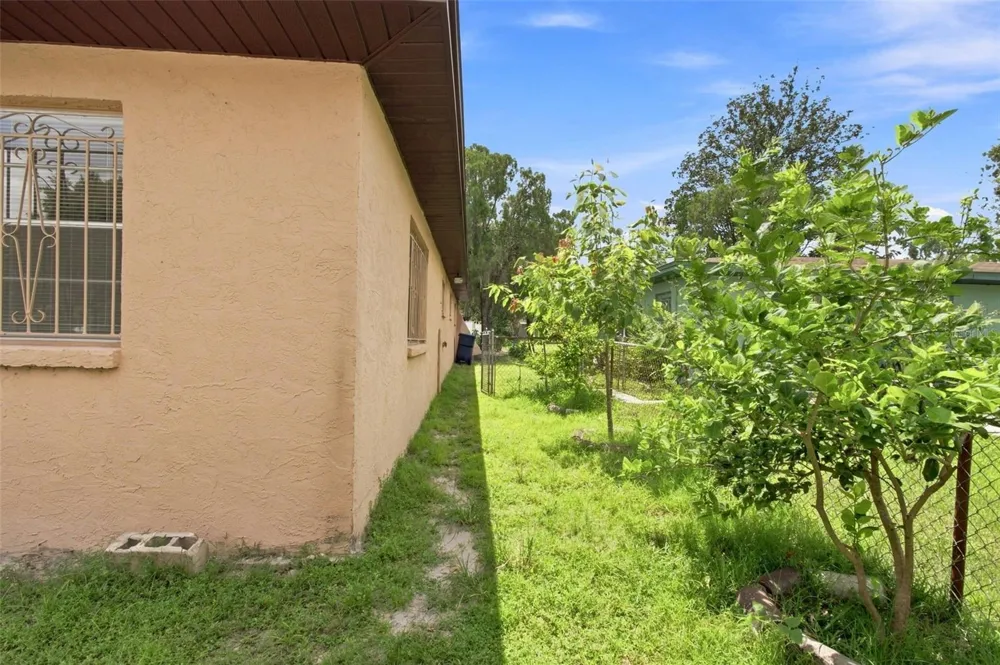 3412 E FERN ST Tampa, FL 33610