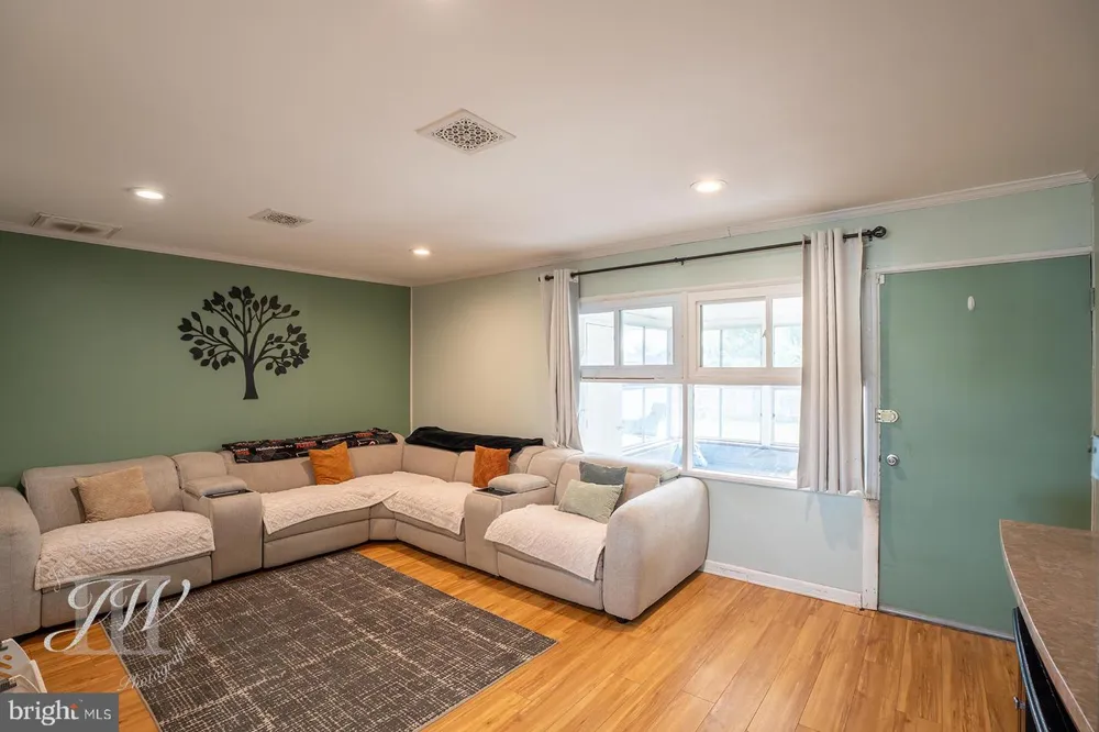 35 SPIRAL LANE Levittown, PA 19055
