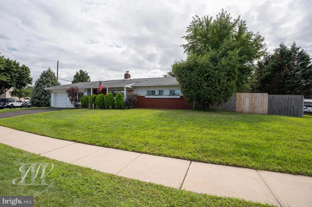35 SPIRAL LANE Levittown, PA 19055