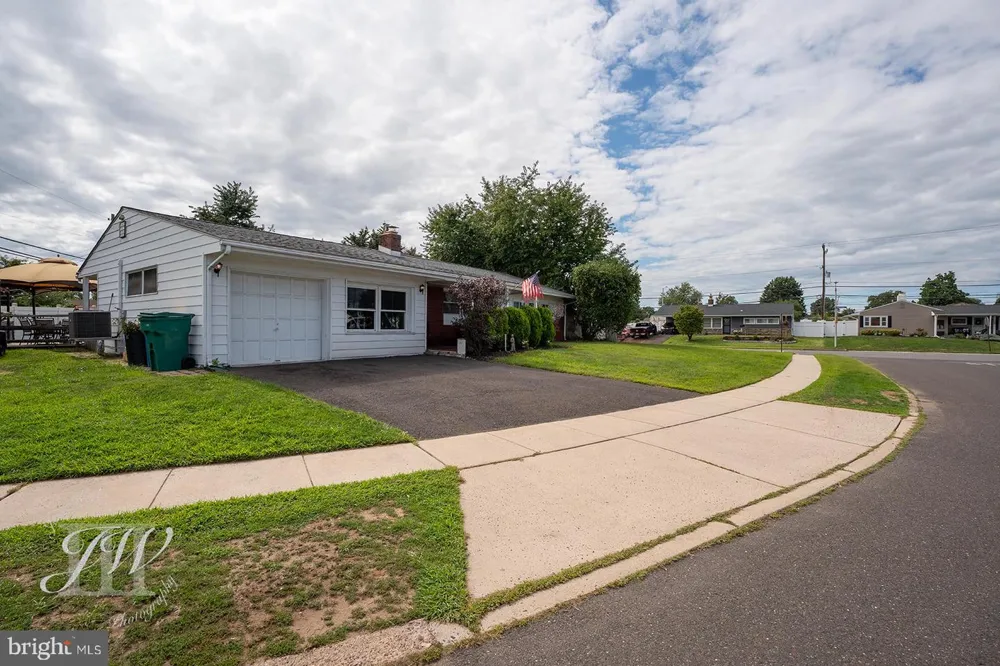35 SPIRAL LANE Levittown, PA 19055