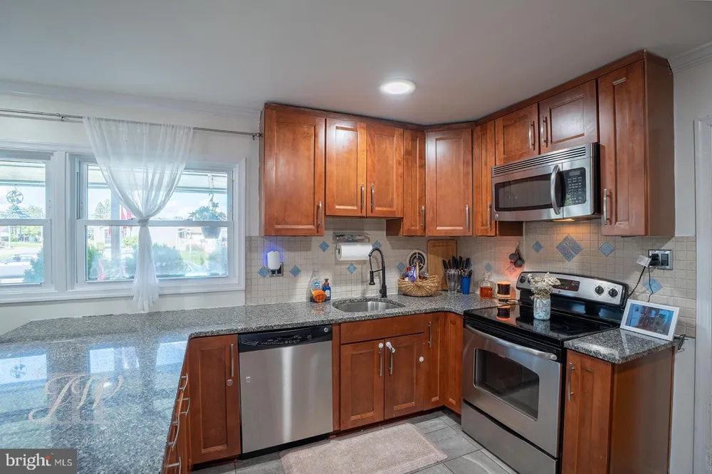 35 SPIRAL LANE Levittown, PA 19055