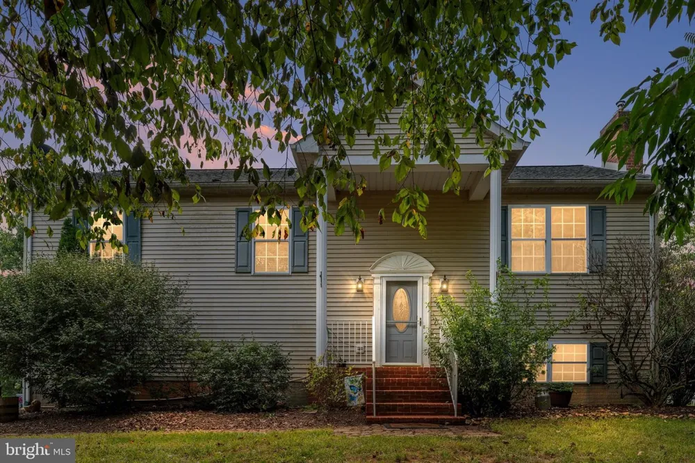 159 DEER HOLLOW LANE Bentonville, VA 22610