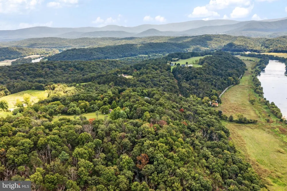 159 DEER HOLLOW LANE Bentonville, VA 22610