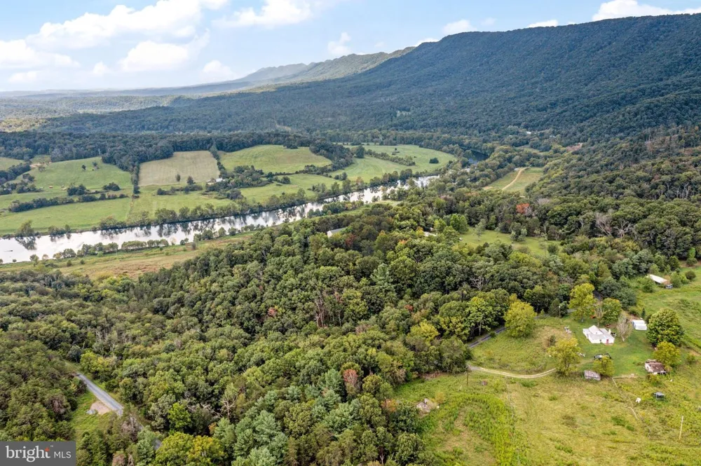 159 DEER HOLLOW LANE Bentonville, VA 22610
