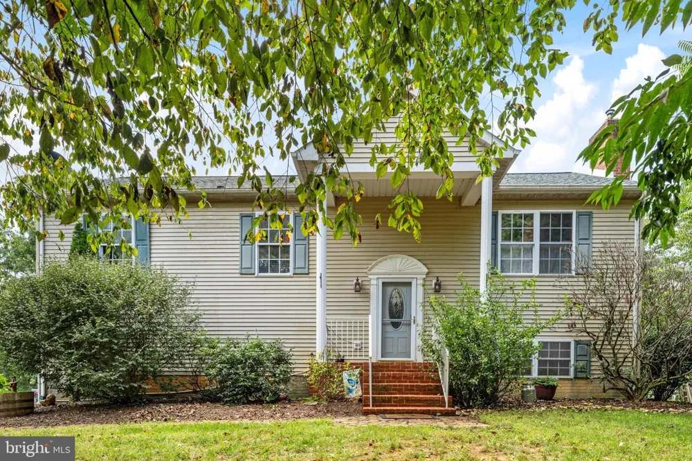 159 DEER HOLLOW LANE Bentonville, VA 22610