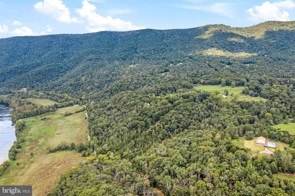 159 DEER HOLLOW LANE Bentonville, VA 22610