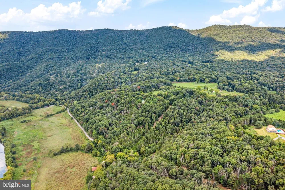 159 DEER HOLLOW LANE Bentonville, VA 22610