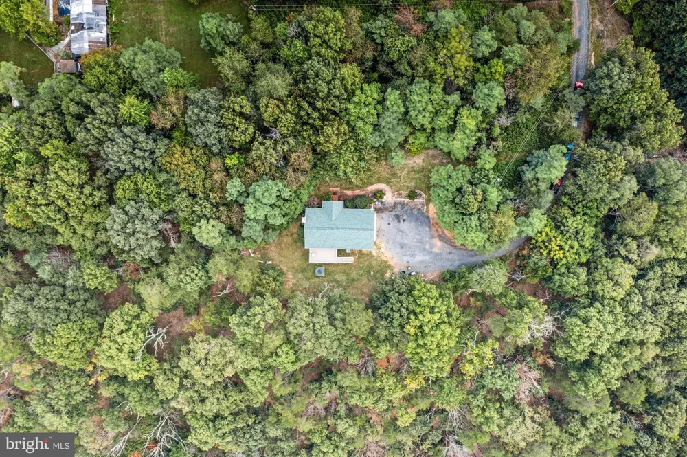 159 DEER HOLLOW LANE Bentonville, VA 22610
