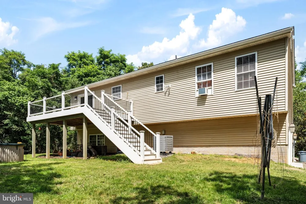 159 DEER HOLLOW LANE Bentonville, VA 22610
